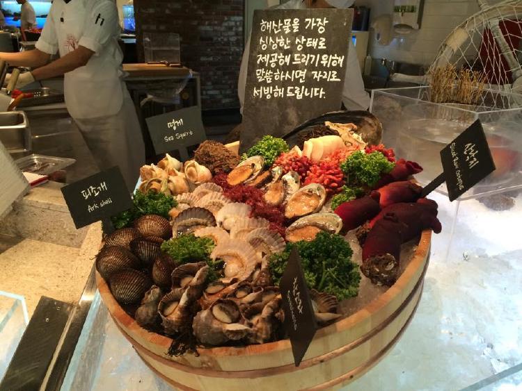 롯데월드 아쿠아리움 식당, 밥 먹으러 갔다가 인생샷까지? 요즘 핫플 이유!