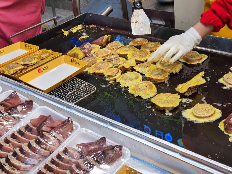 속초중앙시장 오징어순대, 현지인도 줄 서는 진짜 맛집은 어디? 반전 후기 대공개!