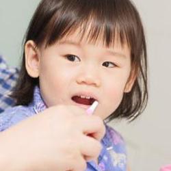 아기 양치질 하는법, 아이가 울어도 2분만 버티면 끝!