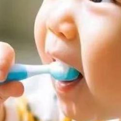 아기 양치 언제부터? 엄마들 후회하는 실수 TOP3, 치과의사 꿀팁 공개