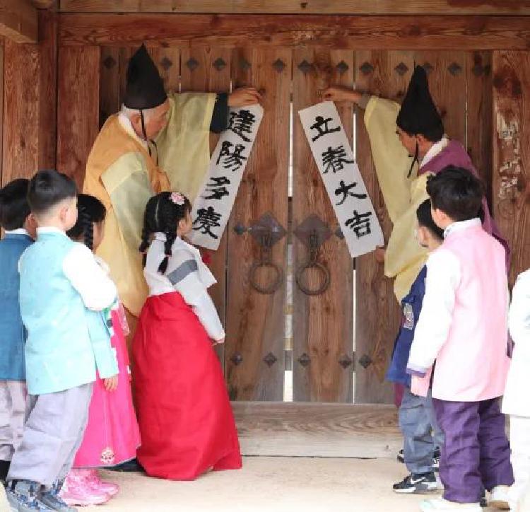 입춘대길 건양다경 붙이는 시간, 새벽 vs 아침? 진짜 효과 시간 대공개