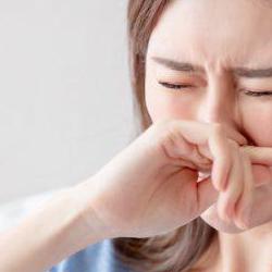 재채기 계속 나올 때, 진짜 원인은 꽃가루 폭발?